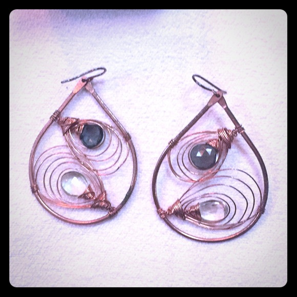 Gorgeous teardrop shaped bronze earrings - Picture 2 of 4